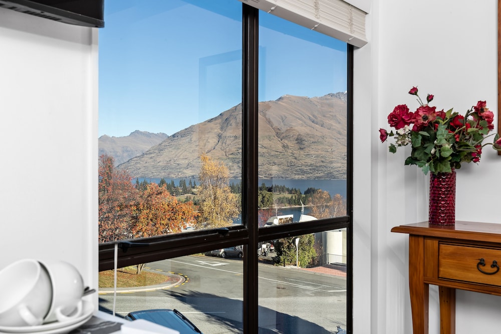 Balmoral Lodge 22/65