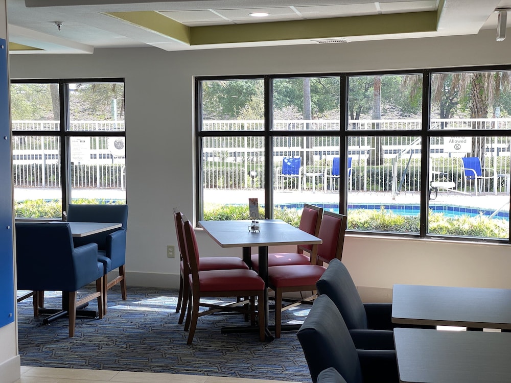 Holiday Inn Express & Suites Jacksonville - Blount Island, an IHG Hotel 49/80