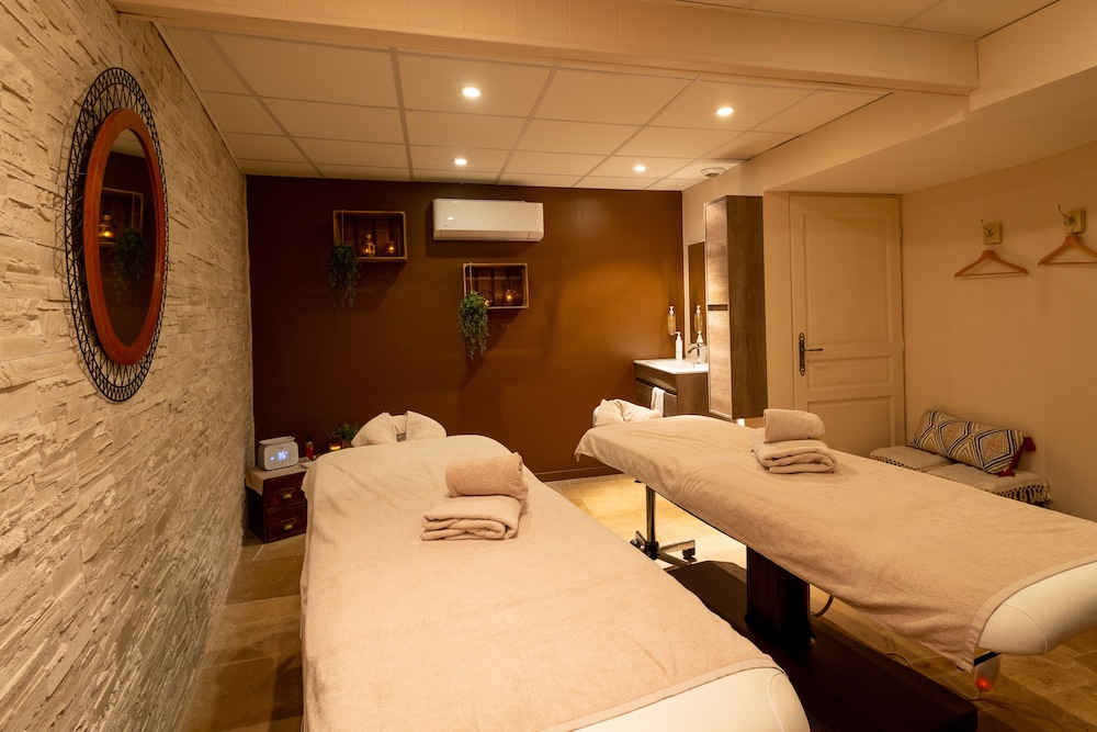 Hotel the Originals Domaine Des Thomeaux 28/50