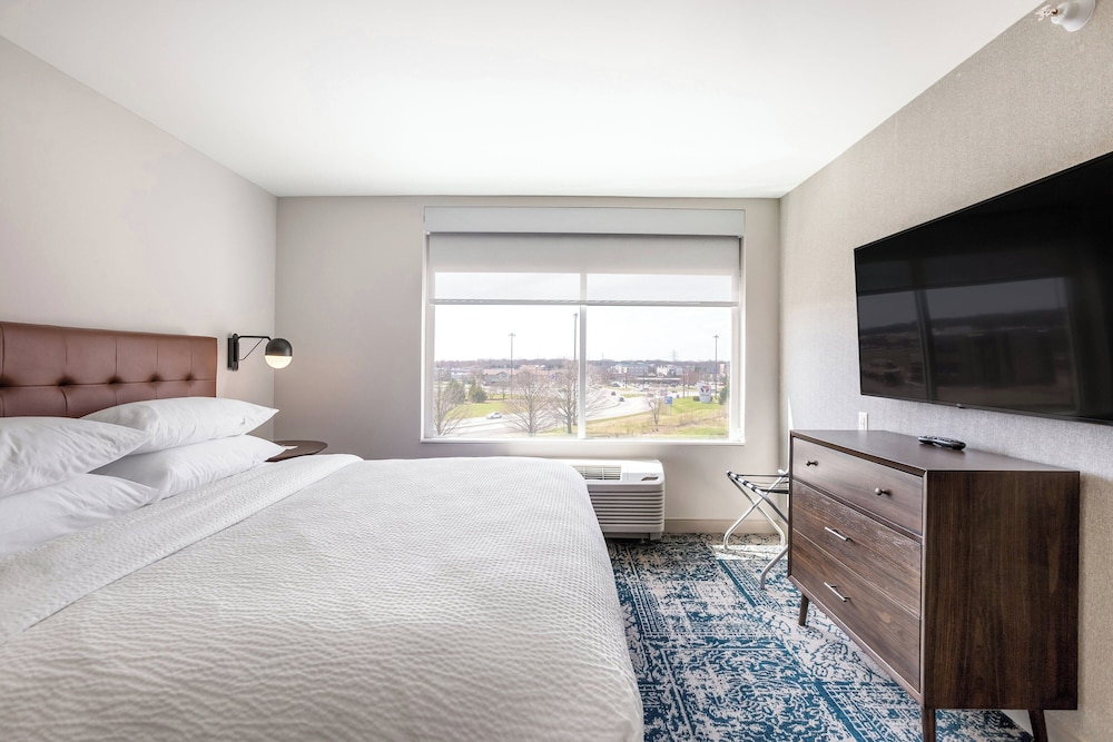 1 Bedroom, Suite, King Bed, Sofa