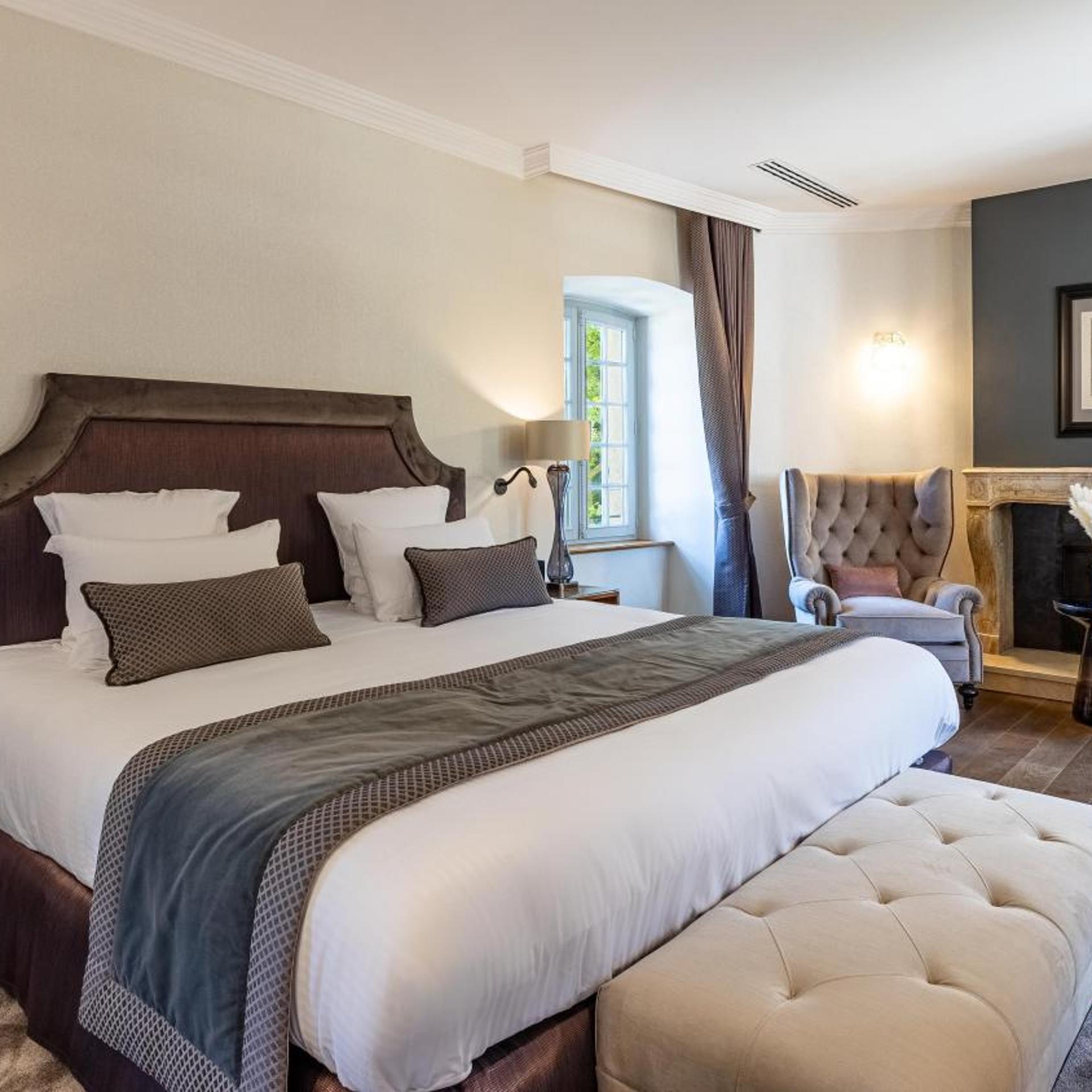 Castle, Executive, King Bed