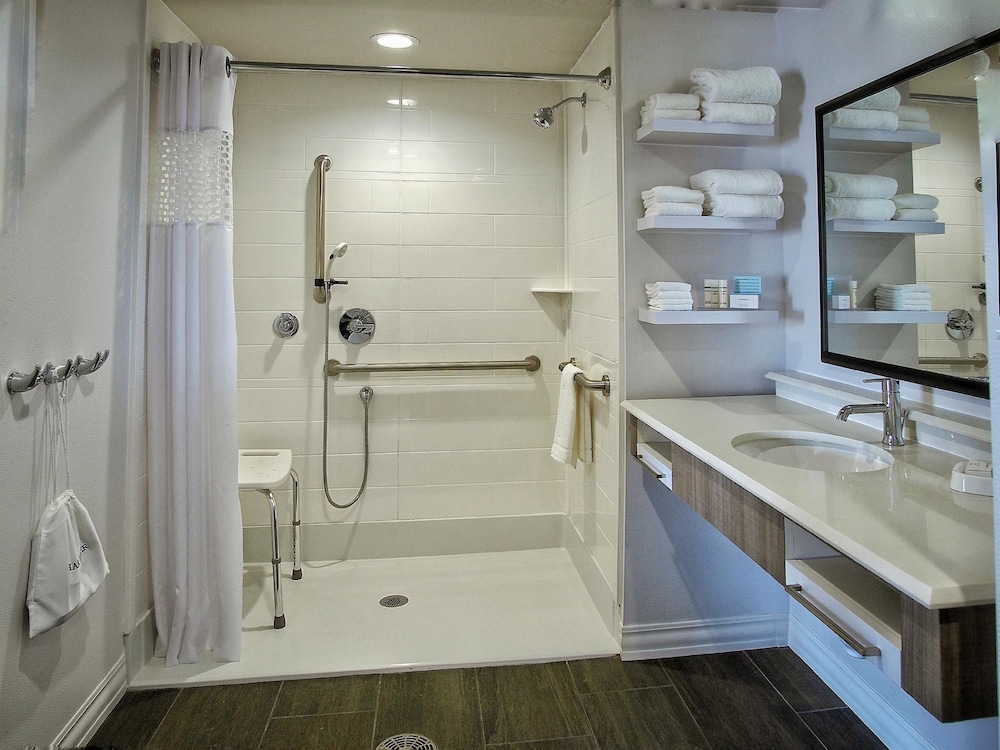 Hampton Inn Suites Moore Ok 13/38