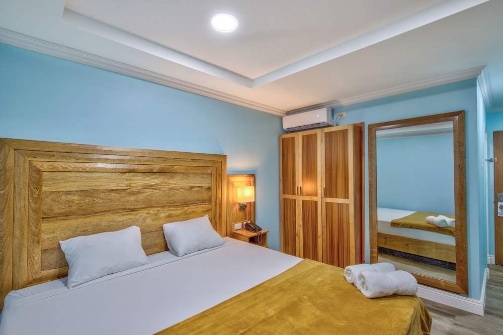 Airport Suites Hotel 12/61