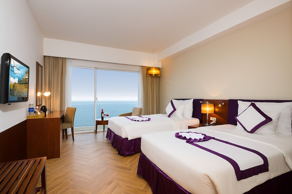 JUNIOR, DELUXE, TWIN BEDS, OCEAN VIEW