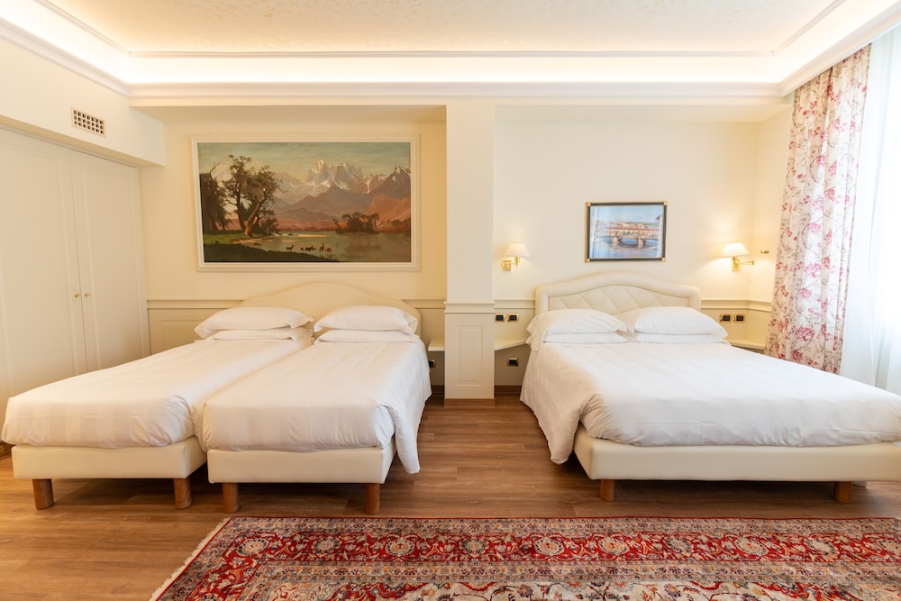غرفة رباعية بسرير مزدوج مع أريكة، Hotel Kraft 4/7