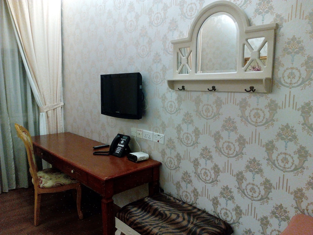 Jayleen 1918 Hotel 42/48