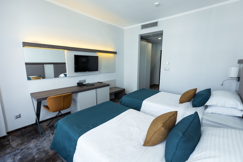 Best Western Plus Premium Inn 21/57