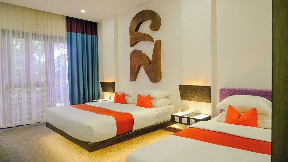 PREMIER, TWIN BEDS, CITY VIEW