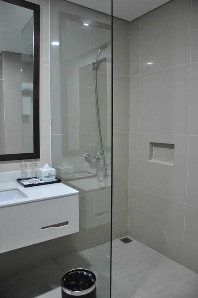Golden Tulip Pontianak 26/64