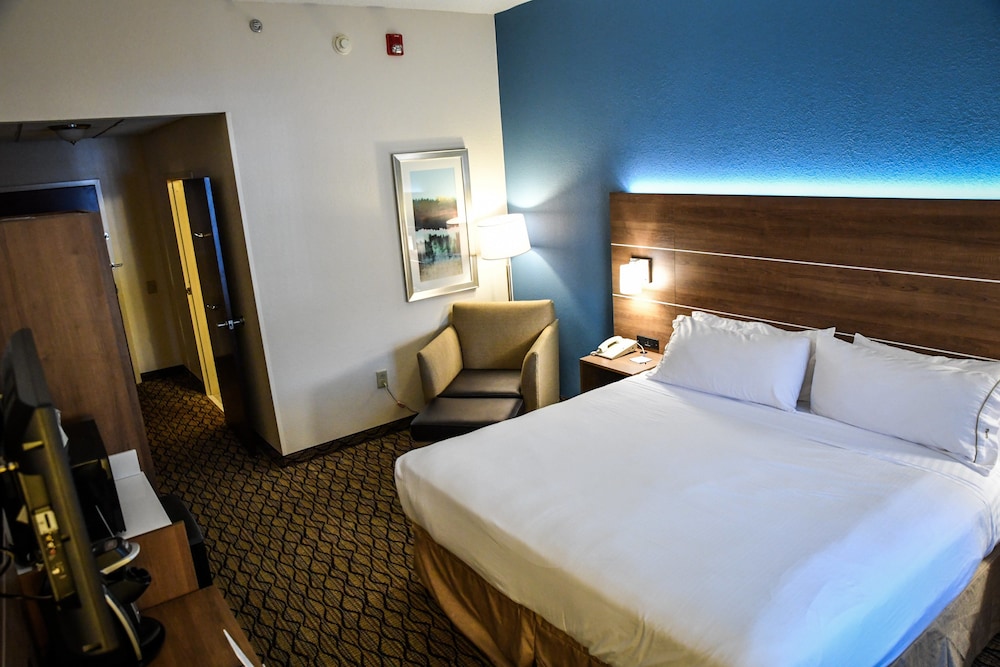 Holiday Inn Express Hotel Suites Concord 13/57