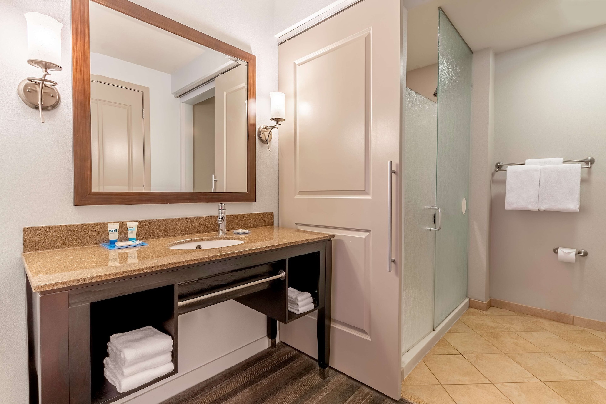 STUDIO, SUITE, KING BED, SOFA, KITCHENETTE