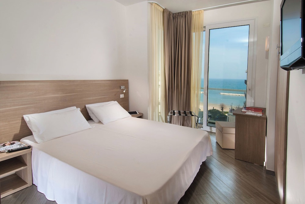 STANDARD, DOUBLE OR TWIN BED, SEA VIEW, BALCONY