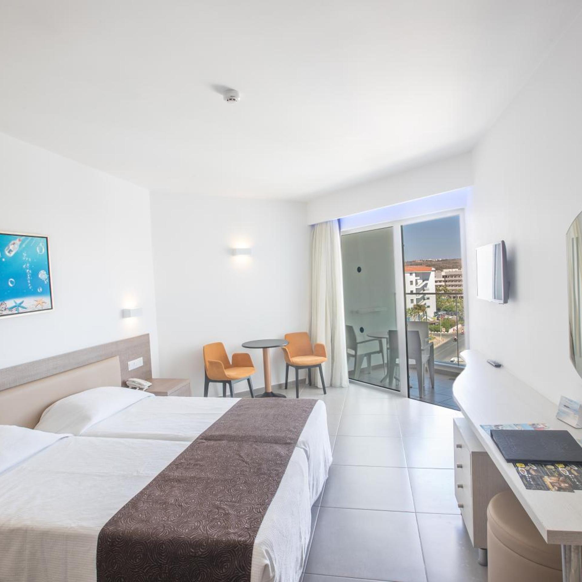 TWIN/DOUBLE ROOM CITY VIEW