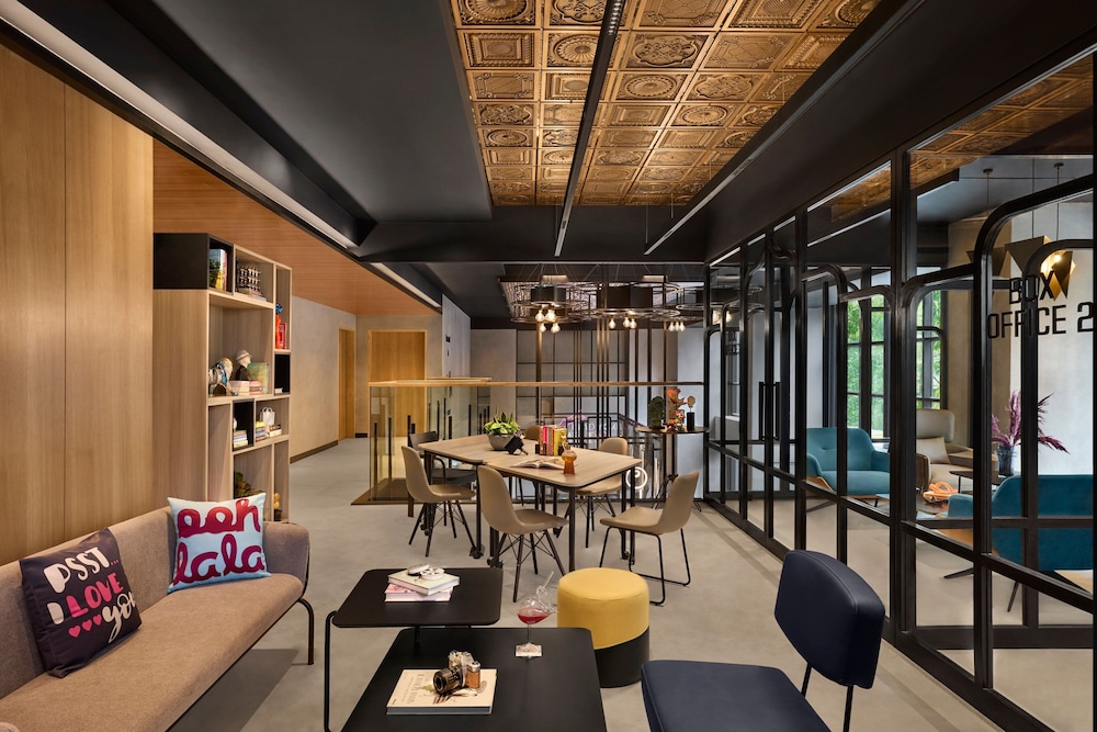 Moxy Mumbai Andheri West 29/40