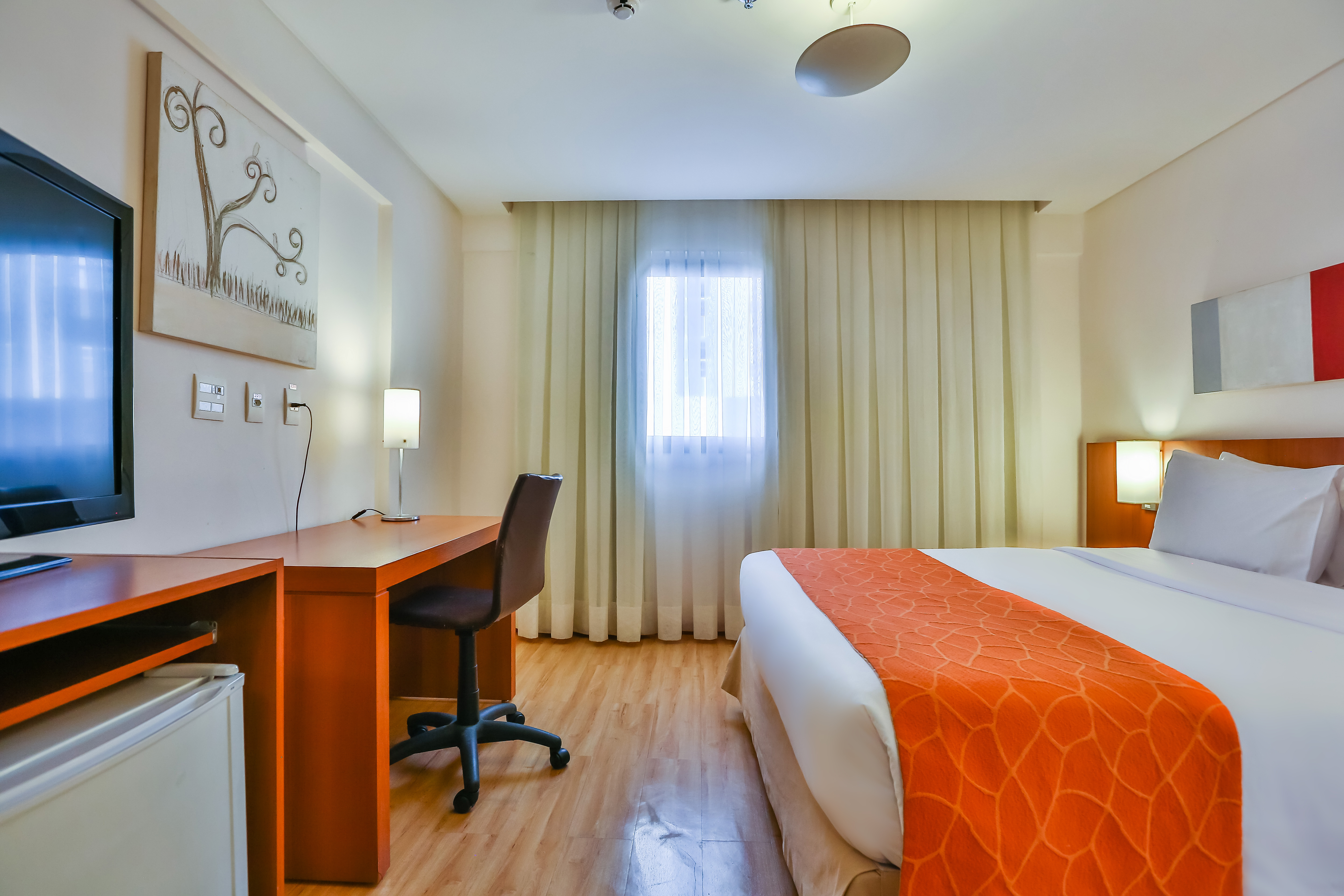 SUPERIOR, QUEEN BED