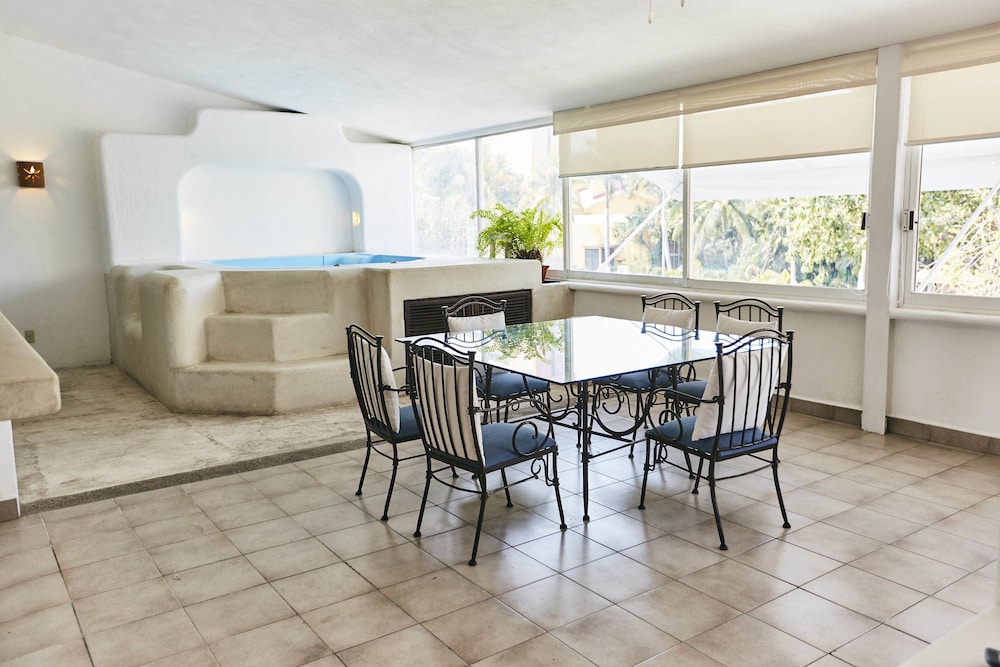 Suites Ixtapa Plaza 40/50