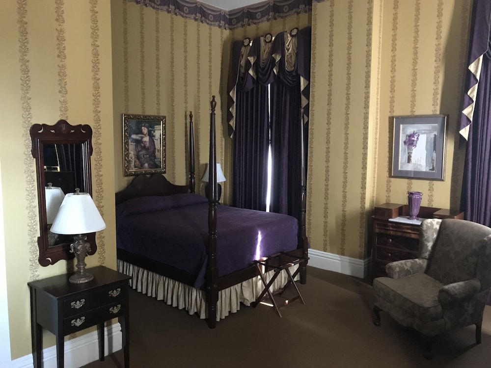 The Guest House Historic Mansion 53/73