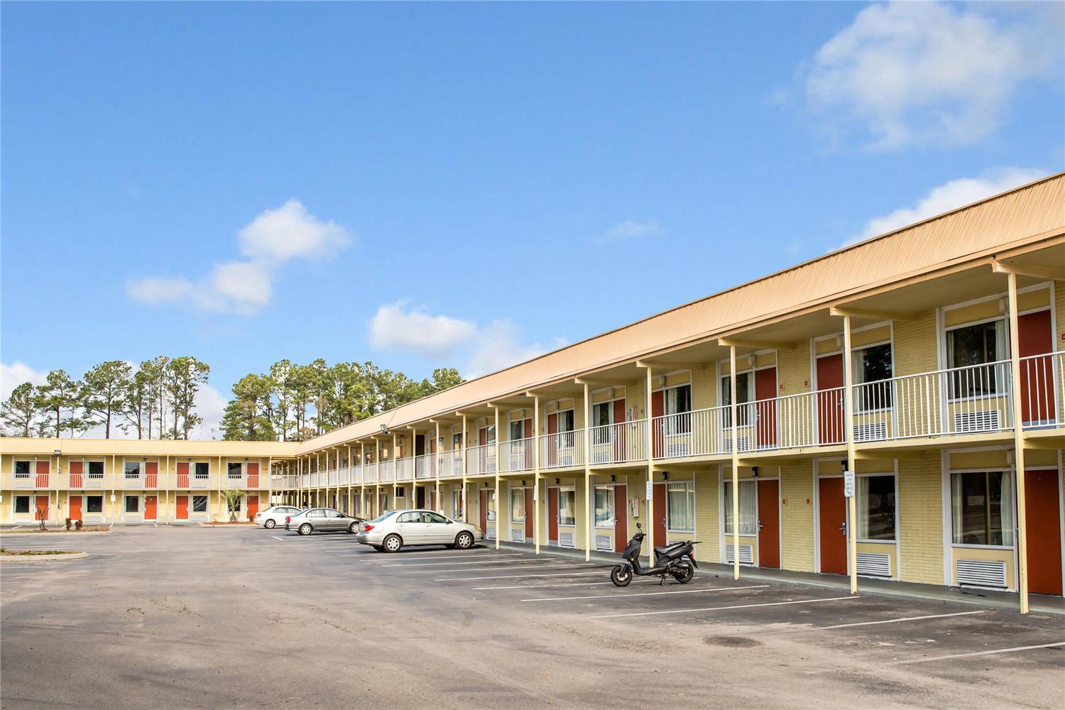 Rodeway Inn and Suites Wilmington North 27/28