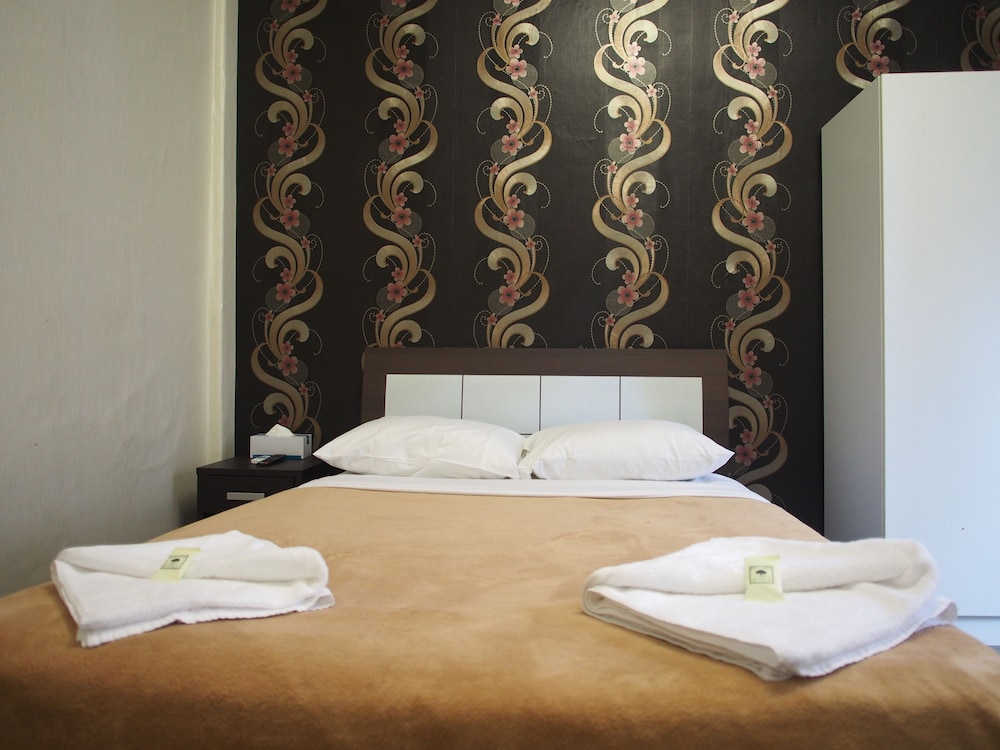 CENTRAL PRIVATE HOTEL 32/55