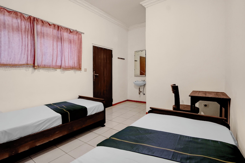 Room at Hotel O near Alun Alun formerly Embun Pagi Hotel & Villa Resort, BATU
