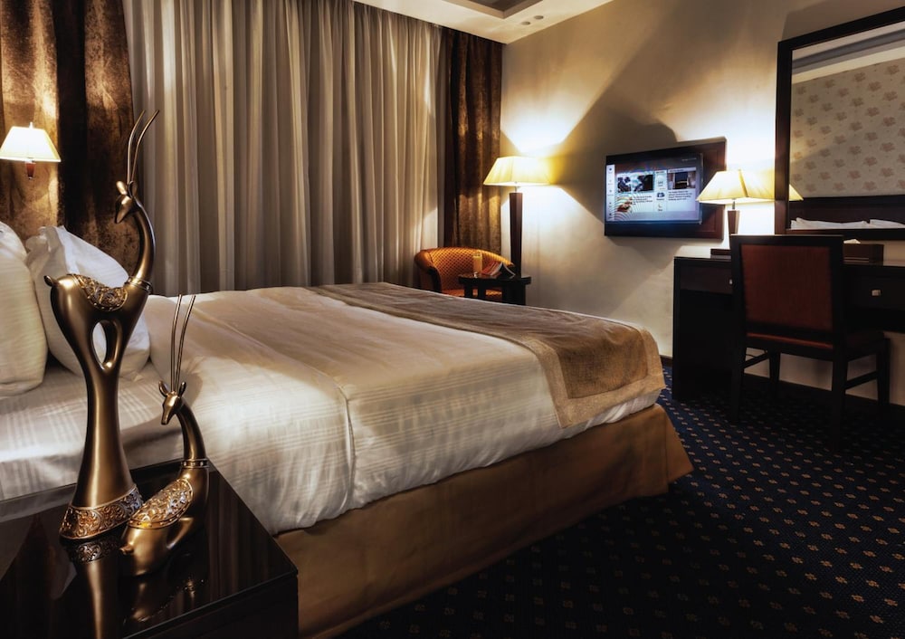 Seven Roses Hotel 8/49