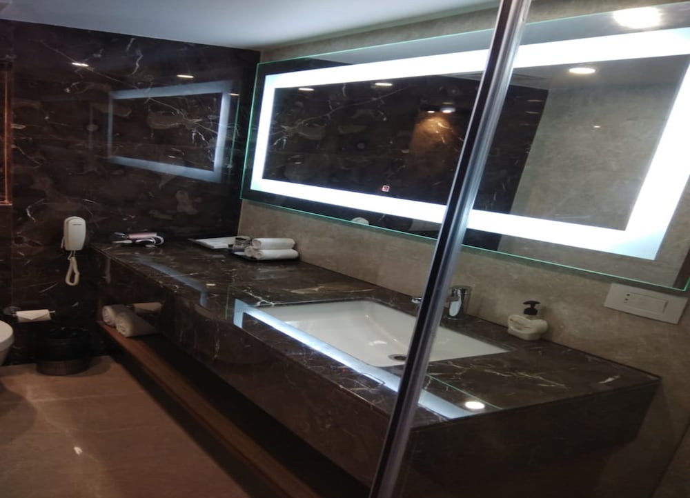 Rivera Sarovar Portico, Ahmedabad 18/25