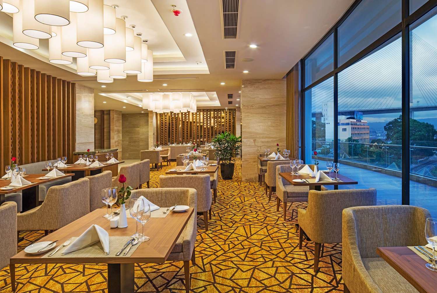 Wyndham Legend Halong 48/72