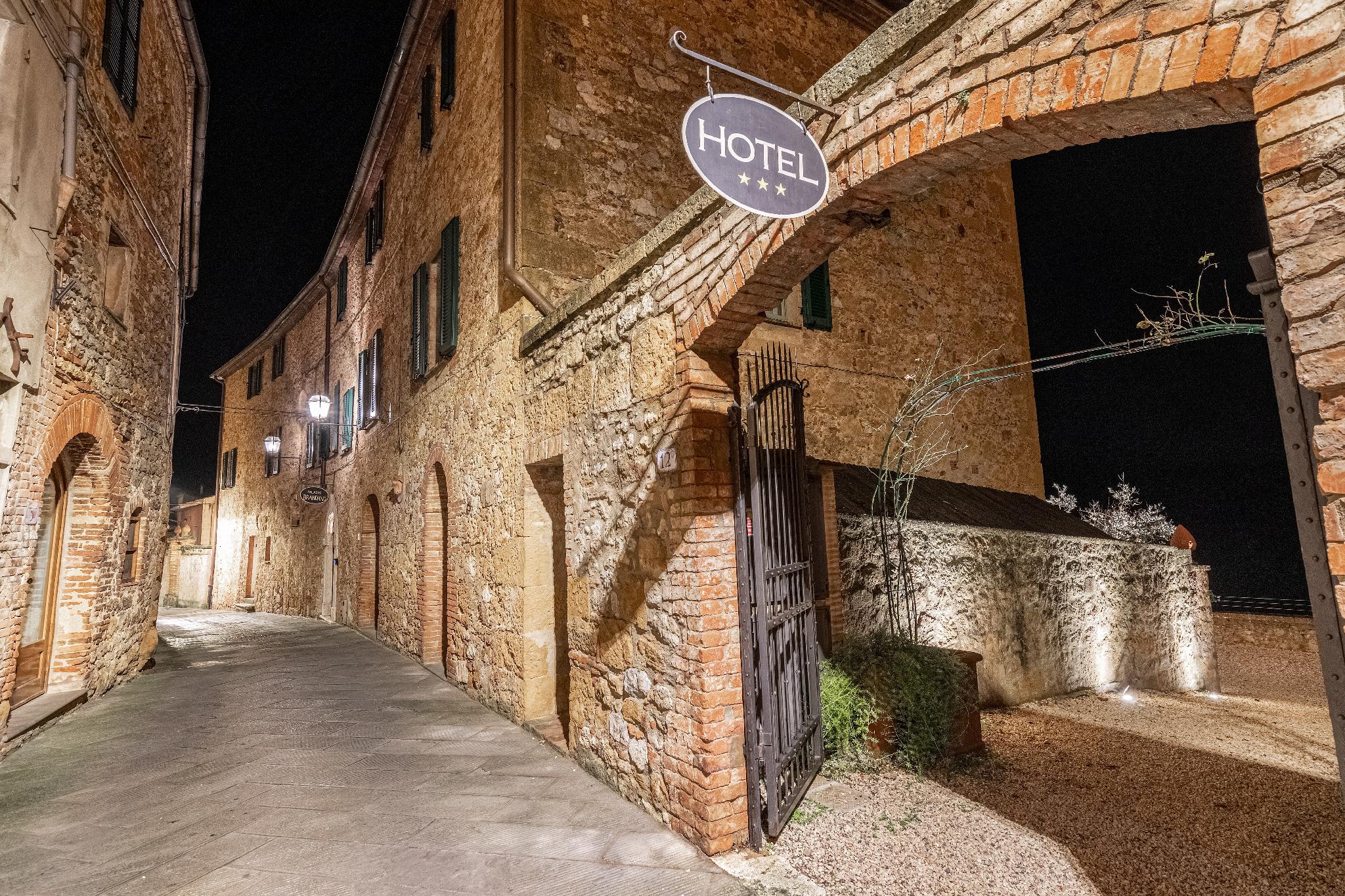 Palazzo Brandano Hotel 10/24