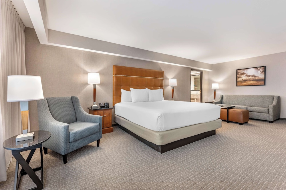 Drury Inn and Suites Champaign 23/50