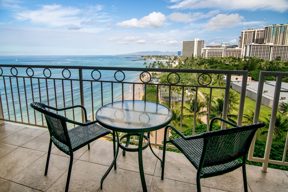 Waikiki Shore by OUTRIGGER 63/81
