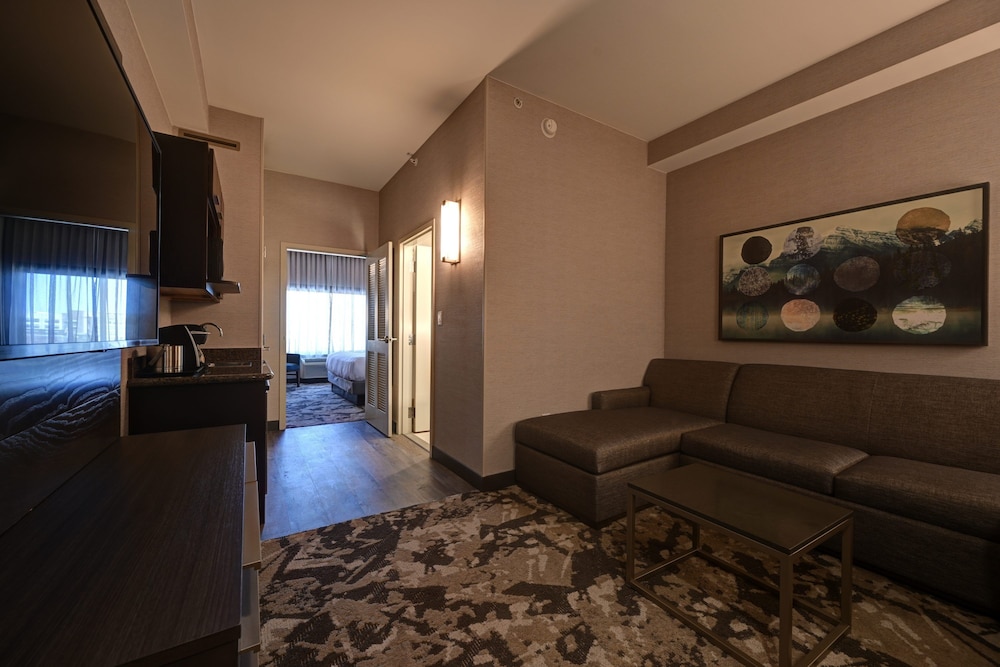 DoubleTree by Hilton Denver International Airport (ex. Holiday Inn Hotel And Suites) 34/45