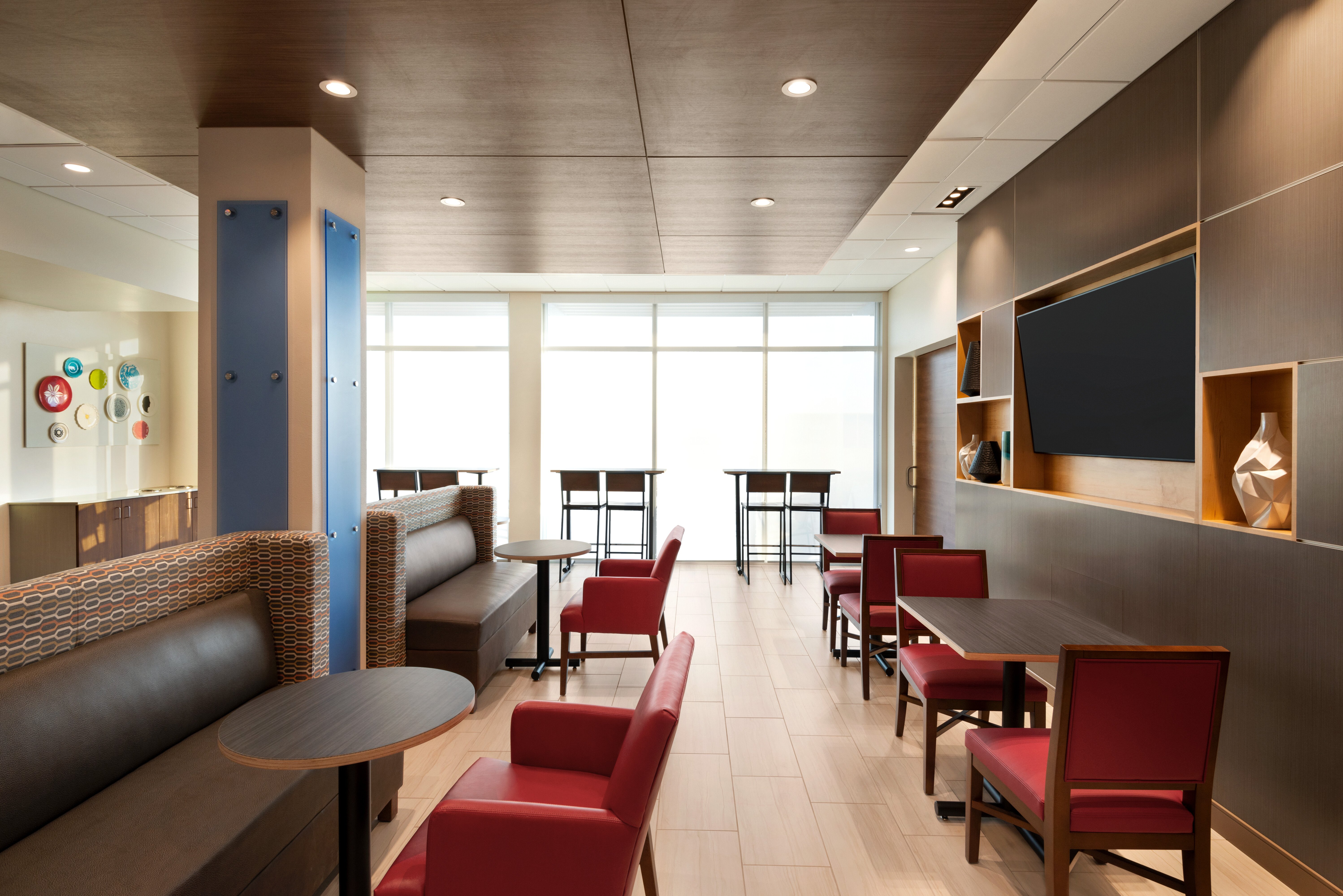 Holiday Inn Express Suites Beaver Dam 35/50