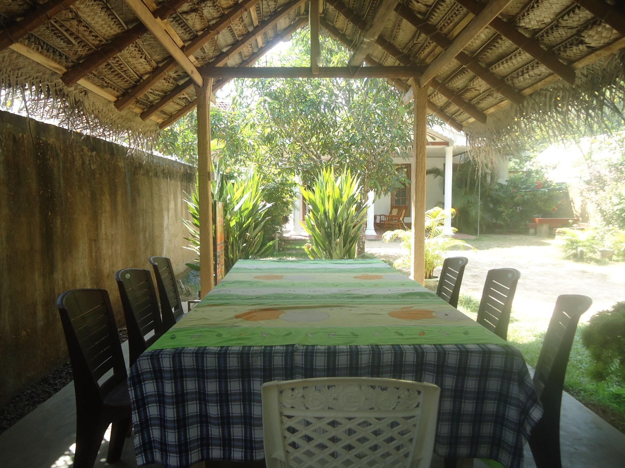 Nishan Surf Inn 8/14