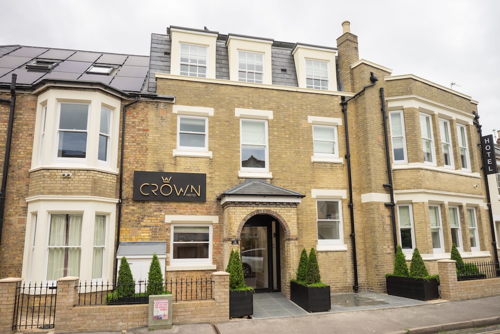 Crown Hotel 4/48