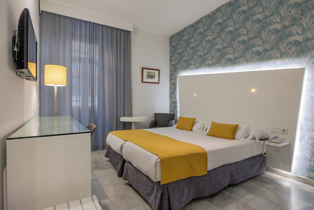 ROOM, DOUBLE BED