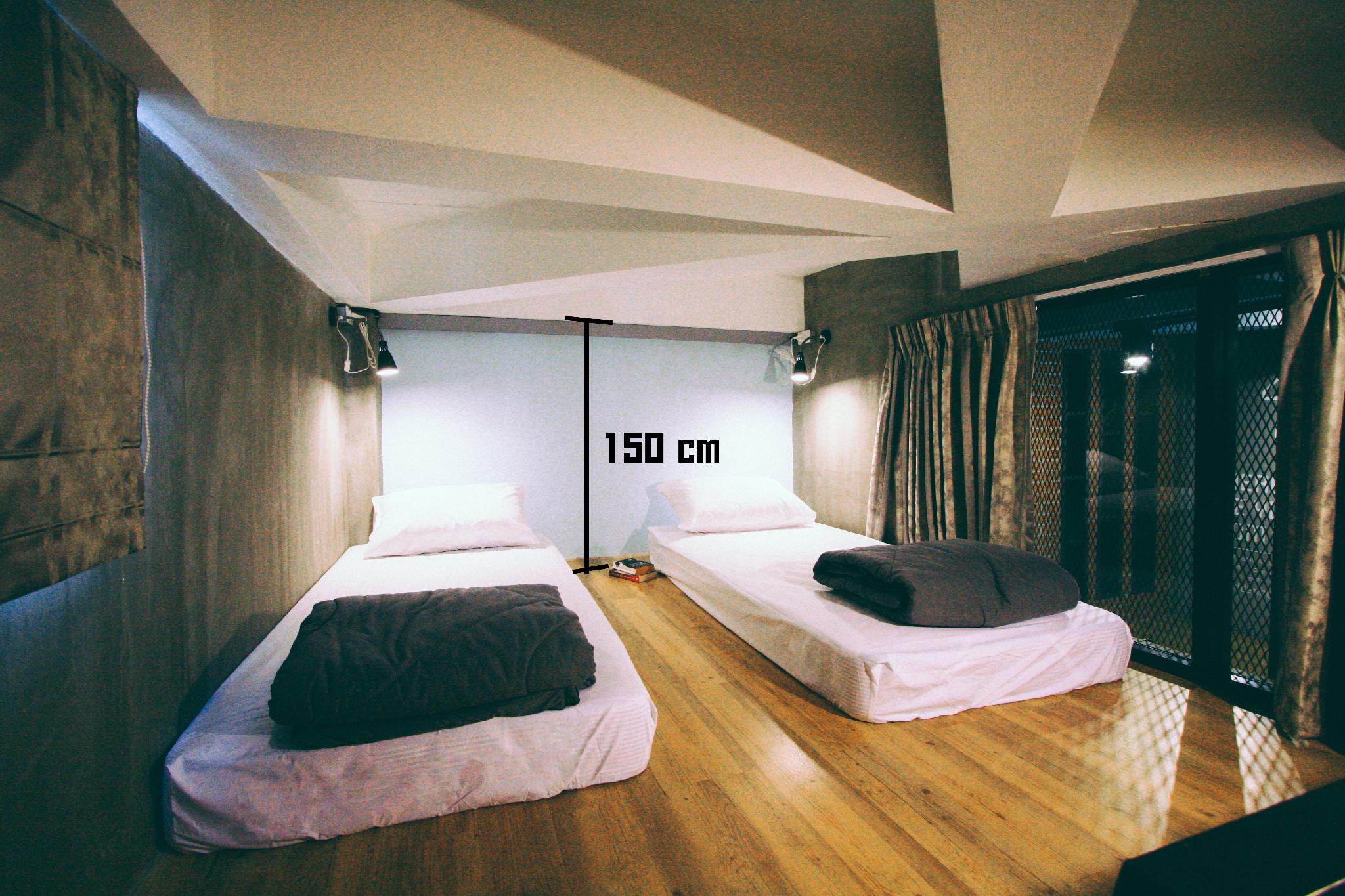 Private, Shared Bathroom, Attic، Atlas Bangkok Hotel 2/2