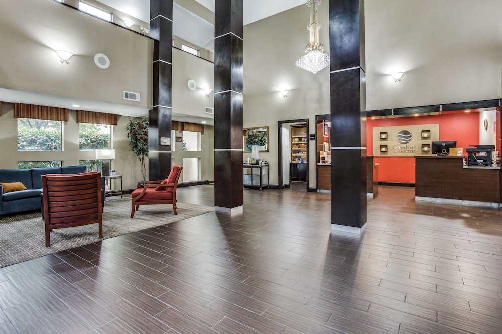 Comfort Inn & Suites Love Field Dallas Market Center 7/37