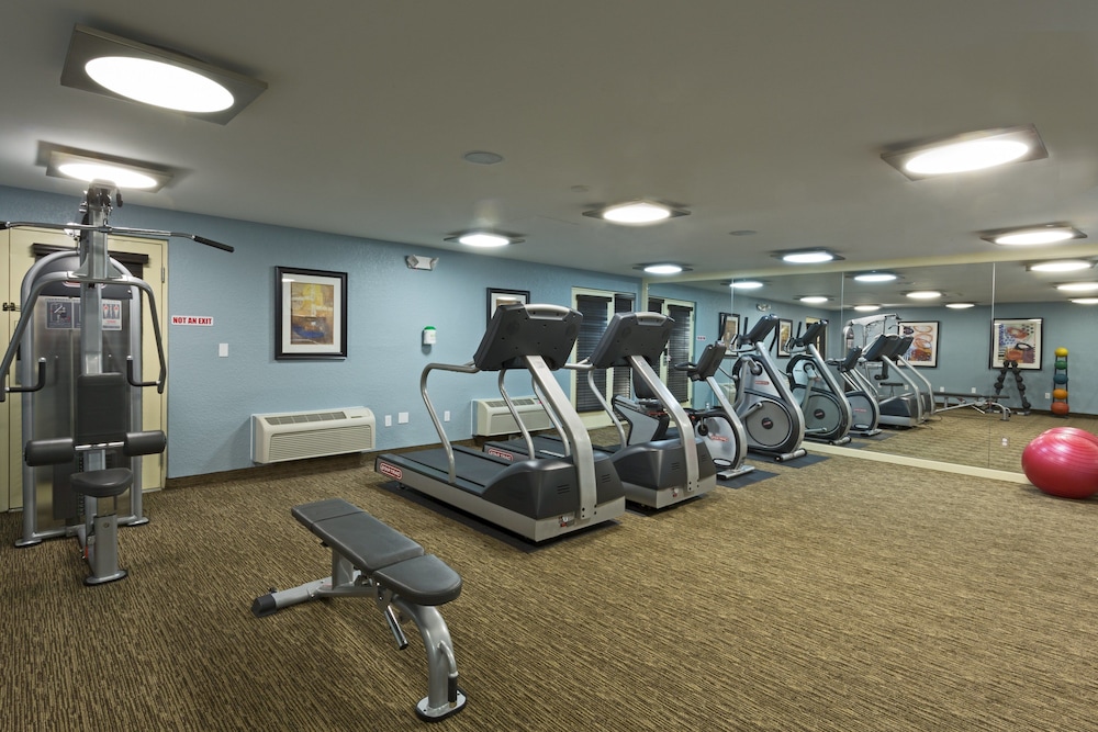 Holiday Inn Express Hotel Suites Ft Lauderdale N Exec Airport 33/76