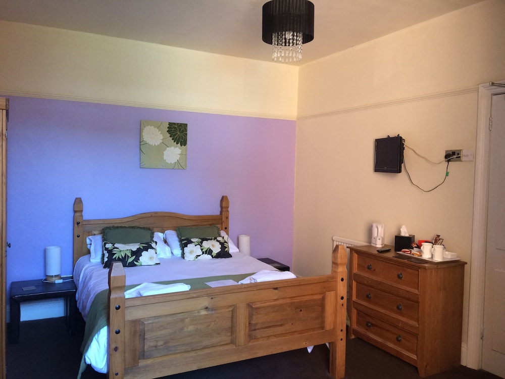 Gillygate Guest House 30/50