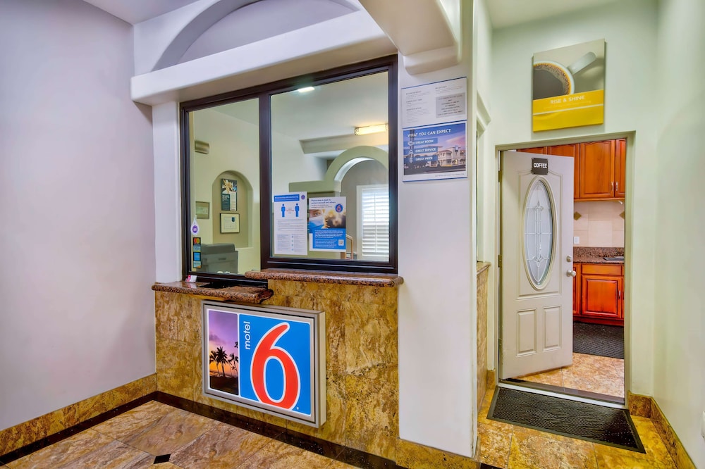 Motel6 Inglewood, CA 11/54