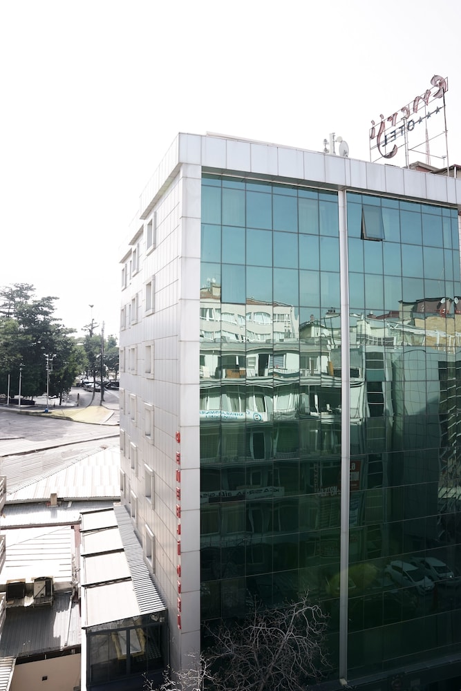 Enerji Hotel 2/46