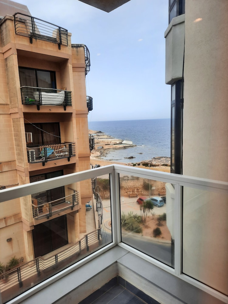Gold Lion Residensea 2/22