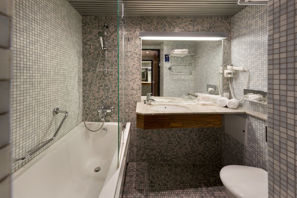 Radisson Blu Olumpia 74/74