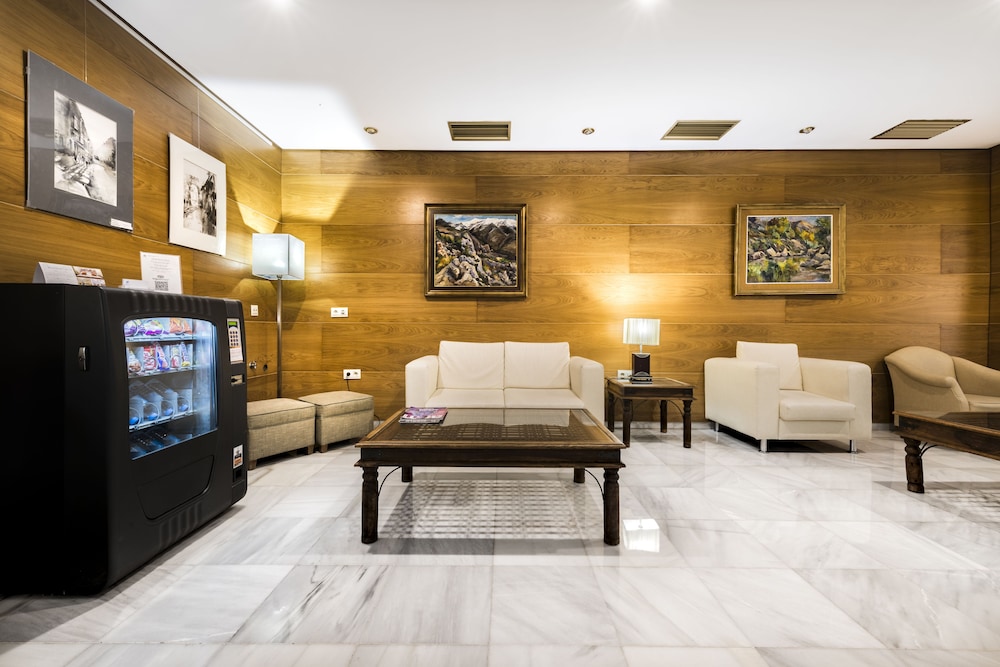 Navas Hotel 61/82
