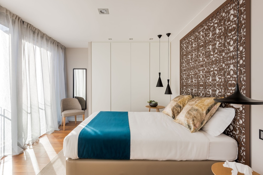 1 BEDROOM, EXECUTIVE, APARTMENT