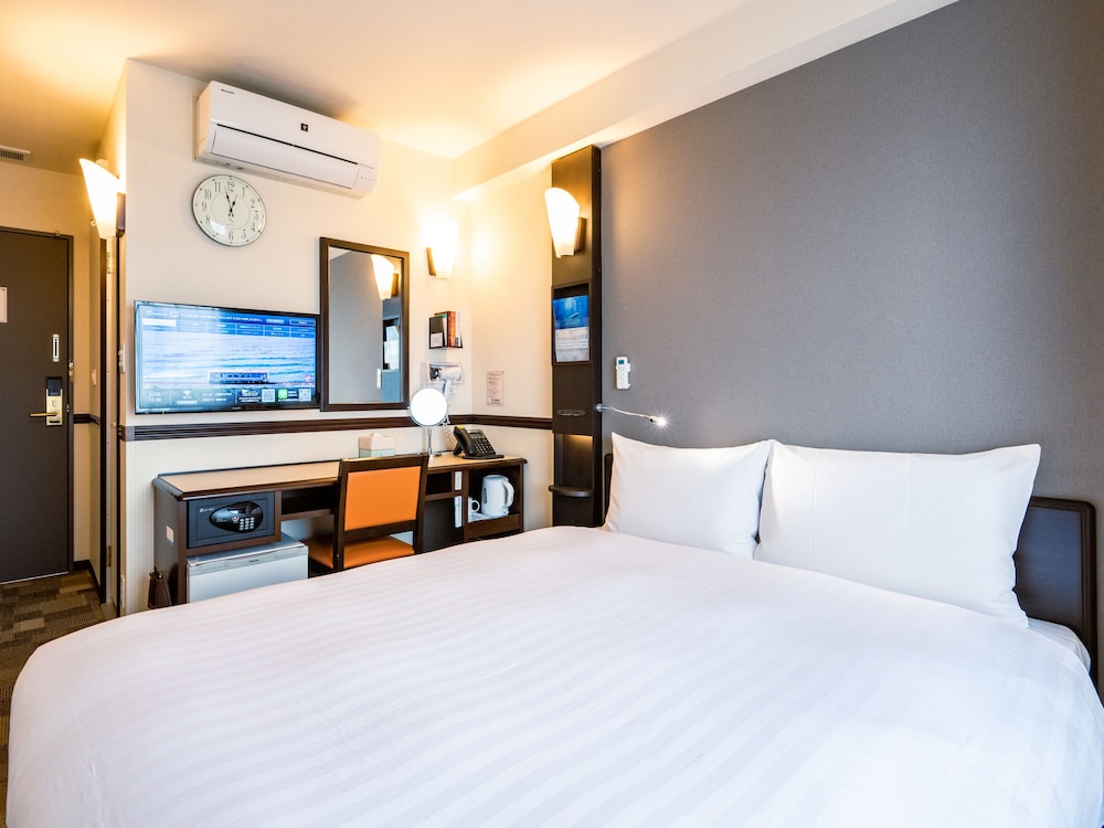 ECONOMY, DOUBLE BED, SMOKING