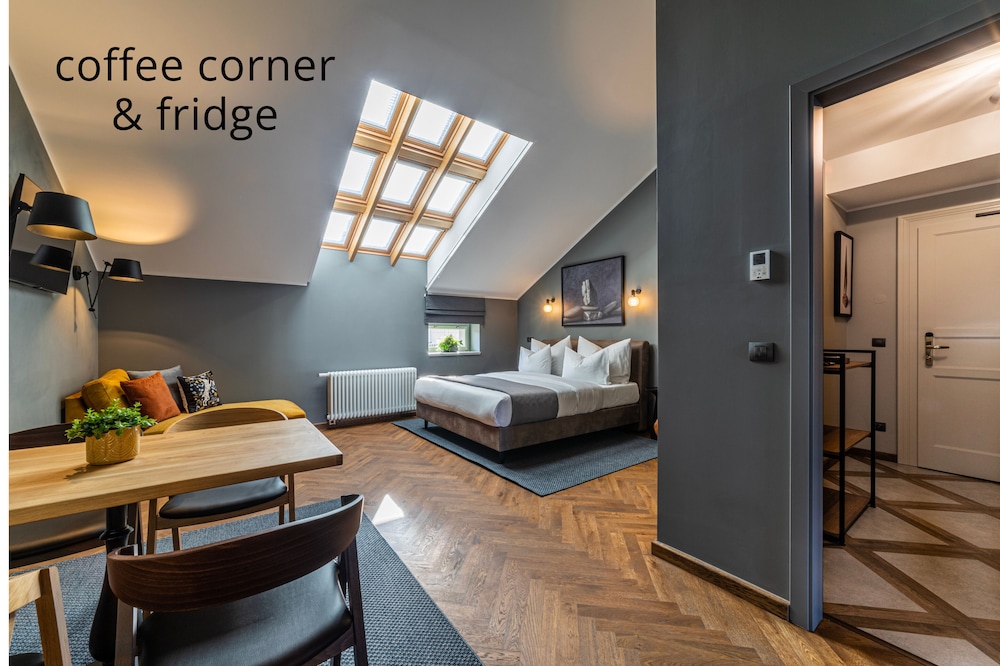 The Viaduct - Suites & More 53/60