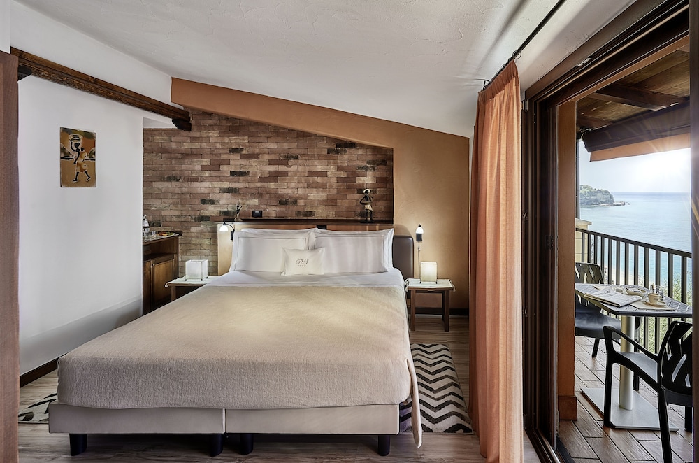 SUPERIOR, DOUBLE BED, SEA VIEW