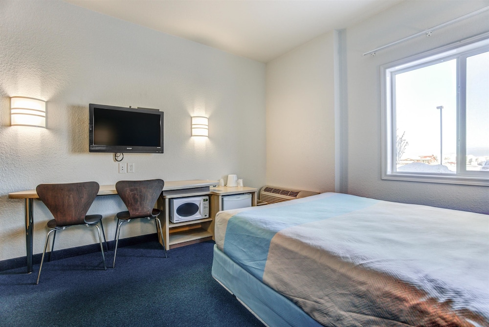 Motel6 Grande Prairie, AB 27/65