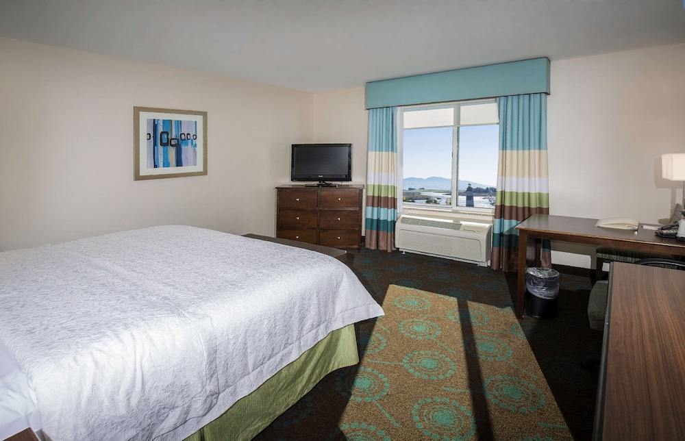 Hampton Inn and Suites Suisun City Waterfront 12/50